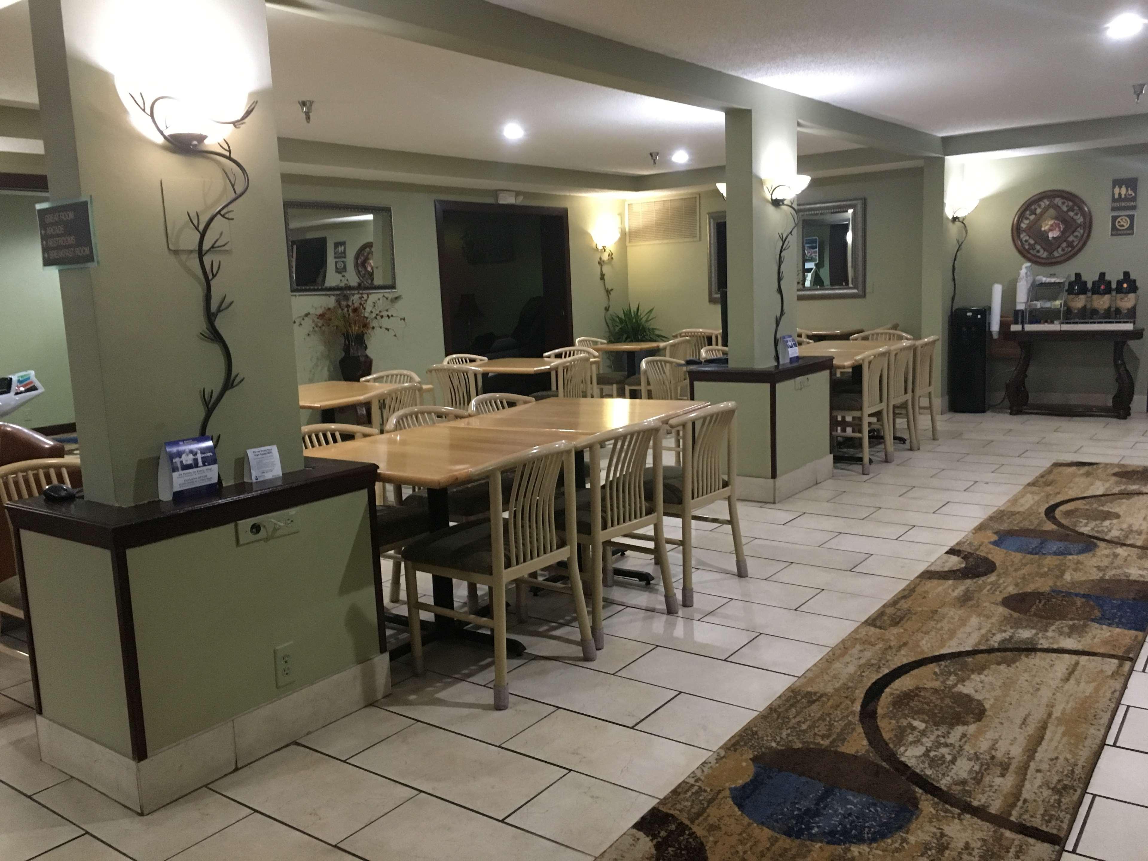 Comfort Inn & Suites Шакопий Екстериор снимка