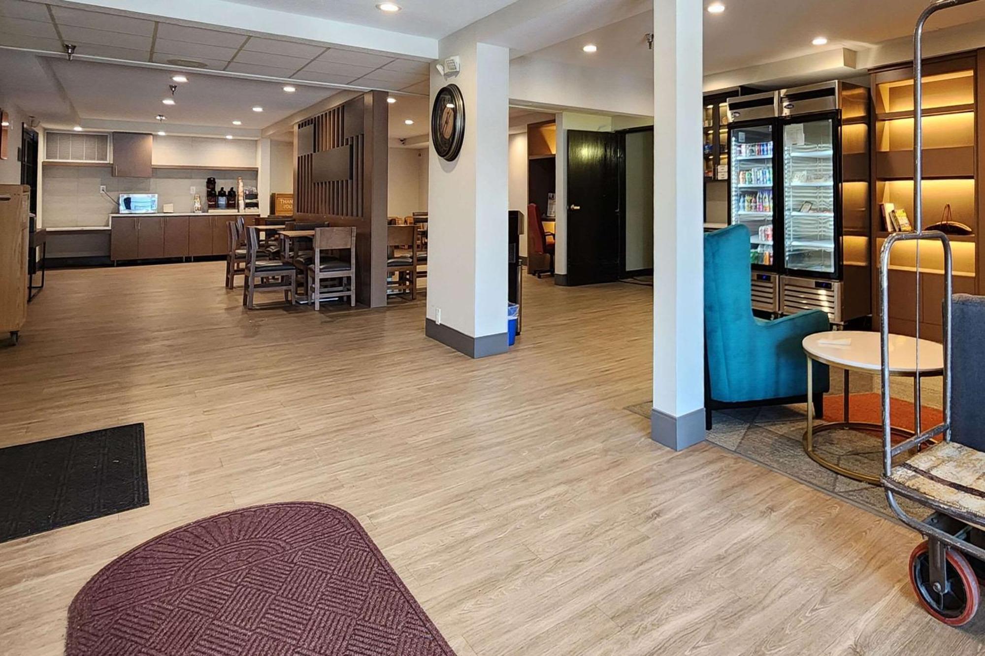 Comfort Inn & Suites Шакопий Екстериор снимка