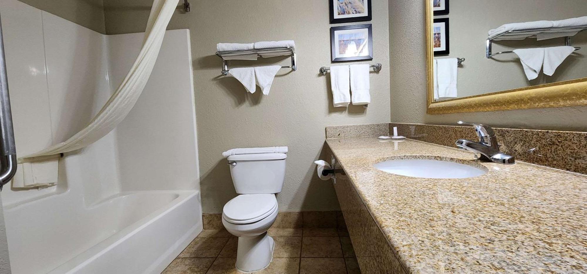 Comfort Inn & Suites Шакопий Екстериор снимка