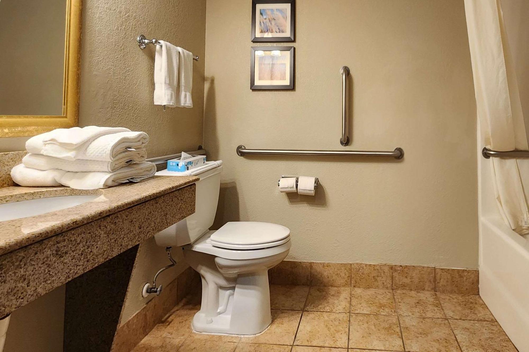 Comfort Inn & Suites Шакопий Екстериор снимка